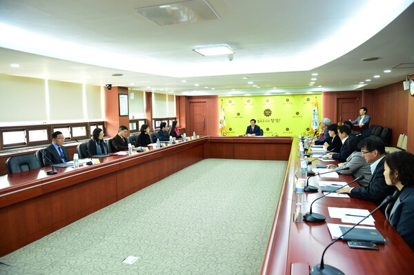 군립도서관 이달의 책 선정위원회