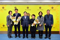 공무연수 꽃다발 전달