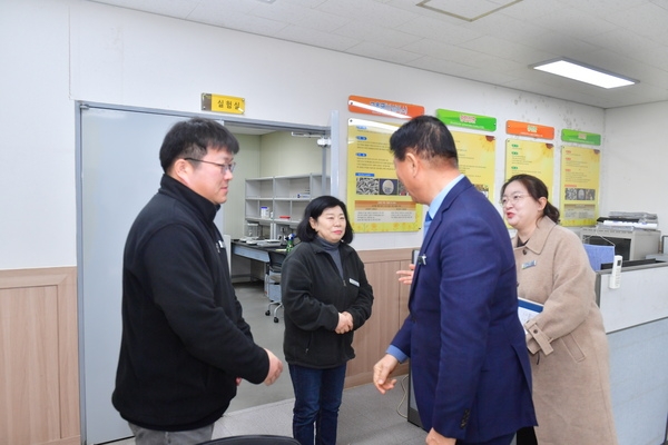 기술센터 방문 및 직원과의 대화