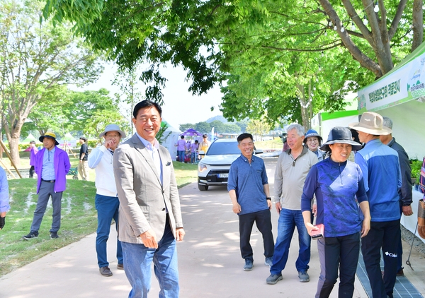 군수님 축제장 점검