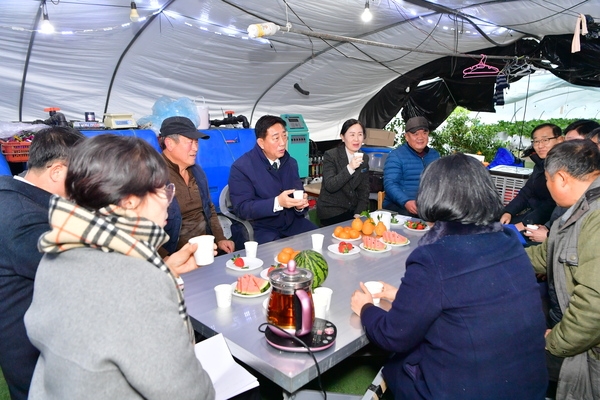 북일면 딸기하우스 농가 방문