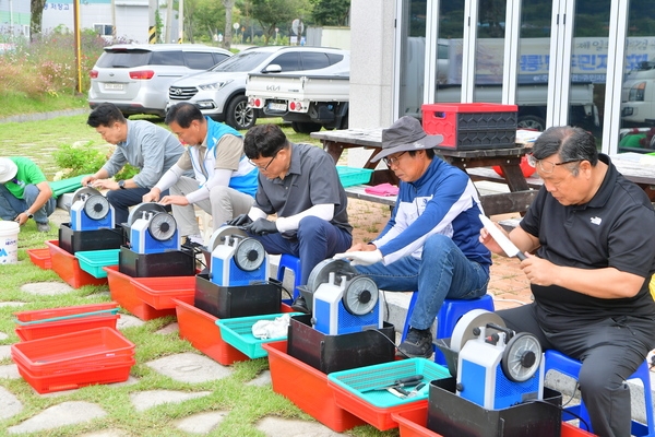 황룡면 주민자치회 칼갈이 봉사활동 격려