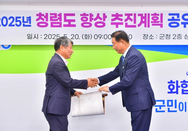 이인섭 국장님 임용장 전달